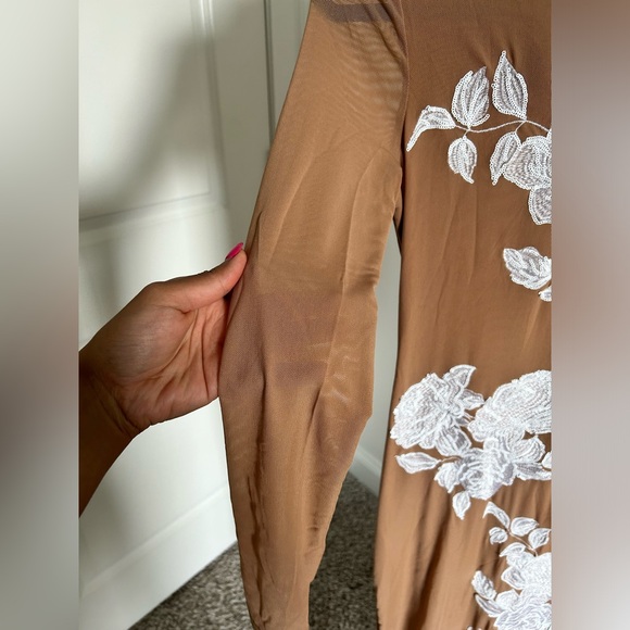 Elegant Nude sequined flower embroidered dress - Picture 8 of 9